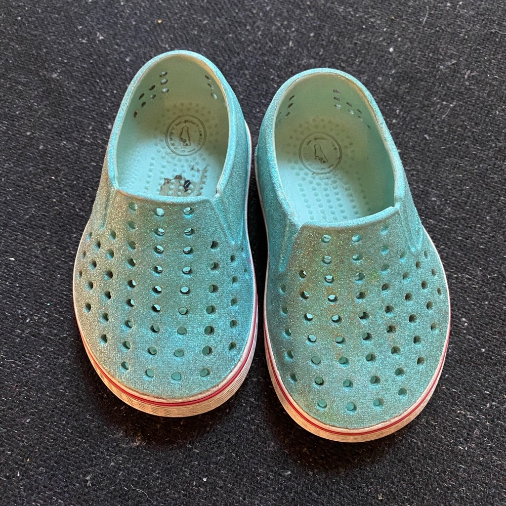 Toddler Native toddler shoes (size 5)